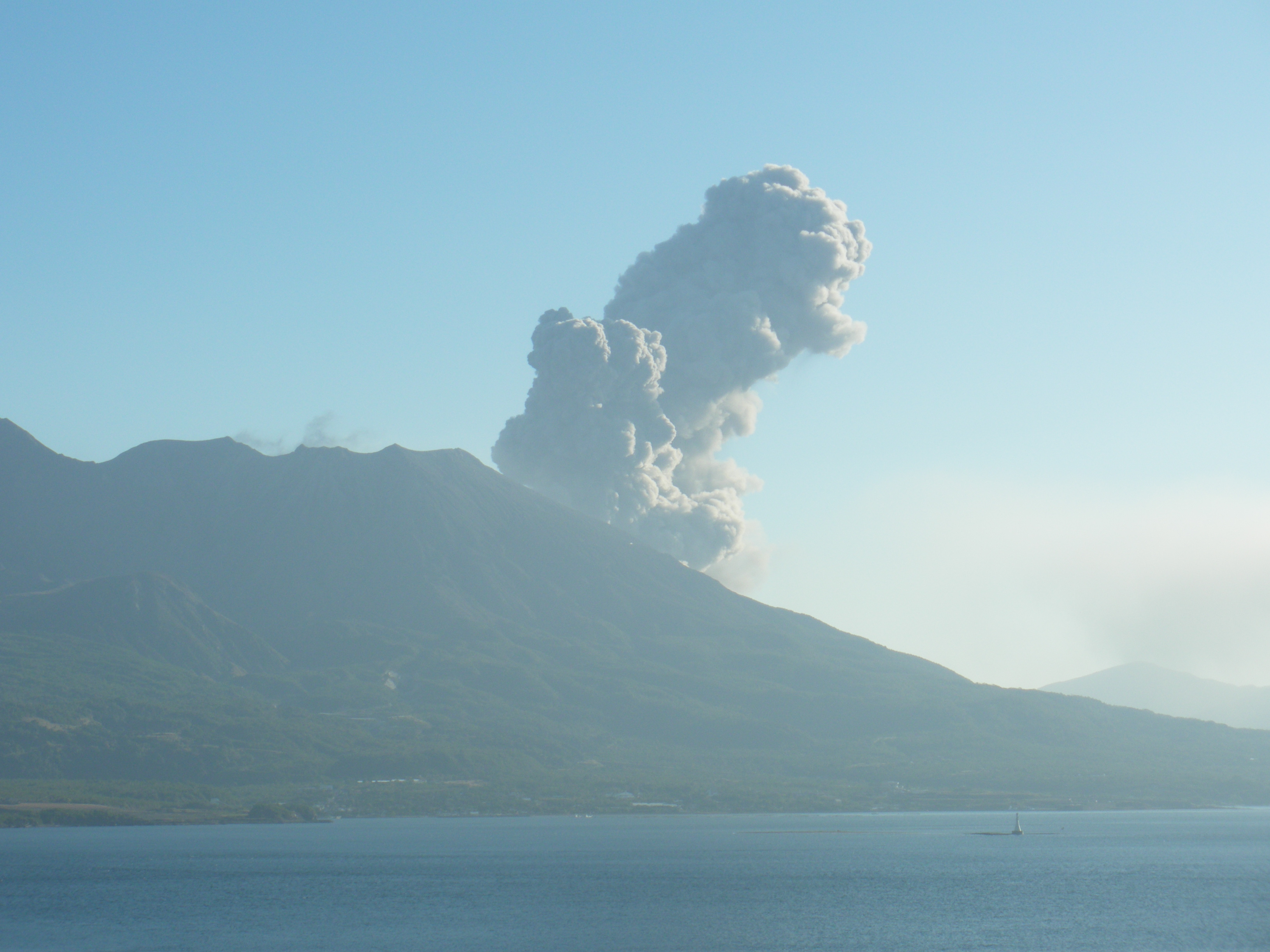 大正大噴火で桜島は陸続きになった。